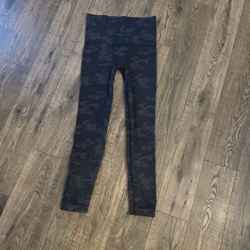 Spanx Leggings Large Camouflage Slimming Athleisure Yoga